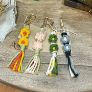 Macrame Daisy Clip