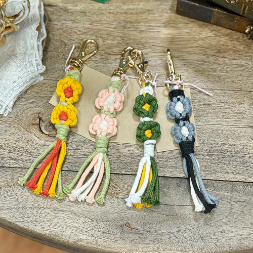 Macrame Daisy Clip