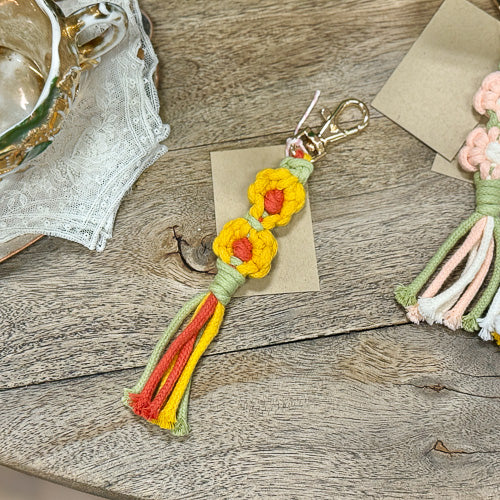 Macrame Daisy Clip